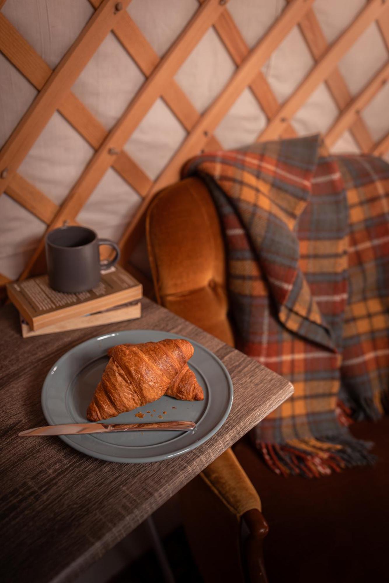 Gilfach Gower Farm Luxury Yurt With Hot Tub 호텔 아만포드 외부 사진